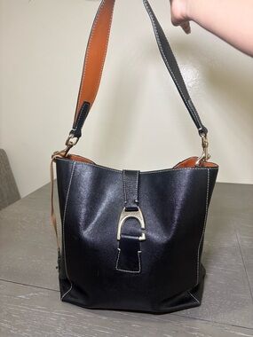 Dooney & Bourke Black Brown Shoulder Bag Buckle Zip Gold Hardware Red Lining